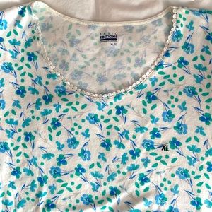 NWT pretty floral t-shirt